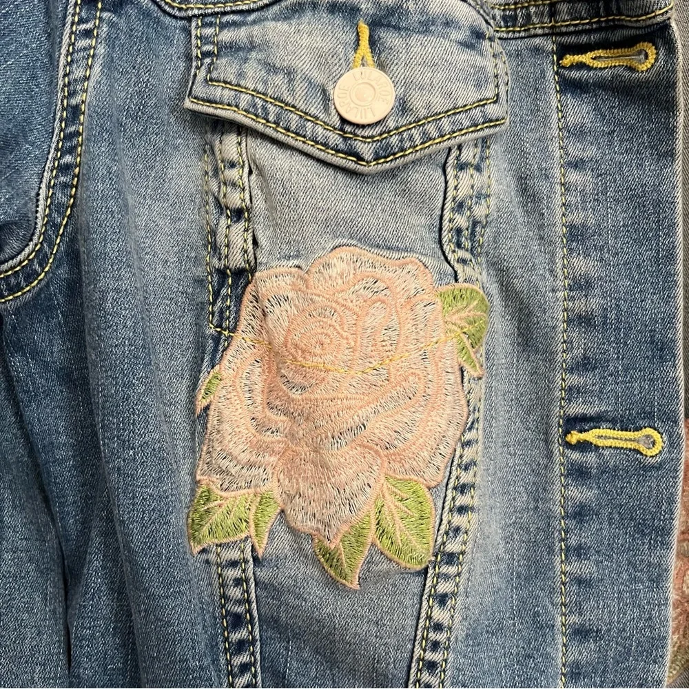Lularoe Denim Jacket Womens Small Pink Roses Floral Longline Stretch Trucker - Picture 5 of 10